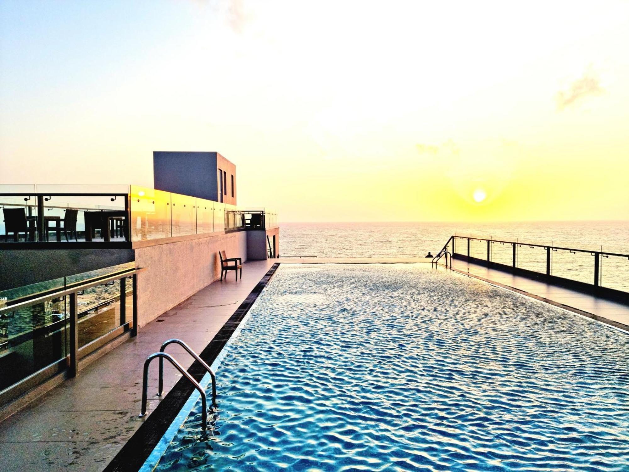 Ocean Breeze Residence- Apartment Negombo
